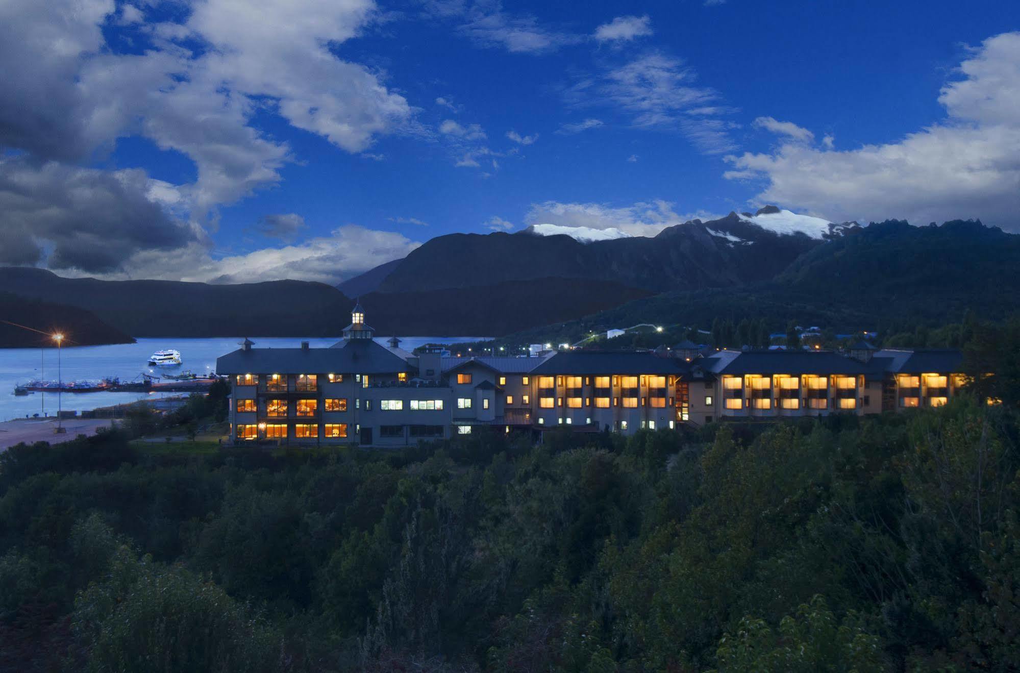 Loberias Del Sur Hotel Puerto Chacabuco Bagian luar foto